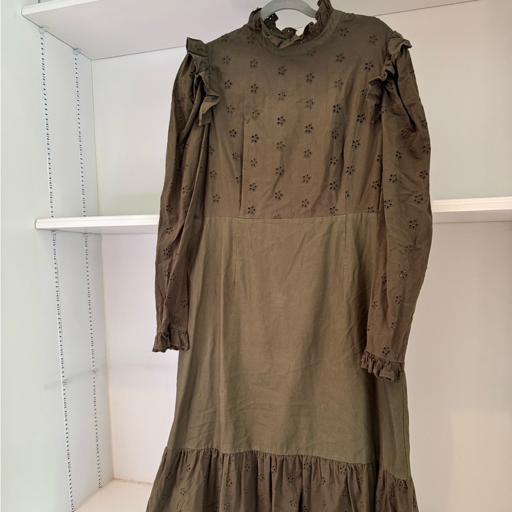 Hyacinth House Embroidered Eyelet Midi Dress – Olive Cotton